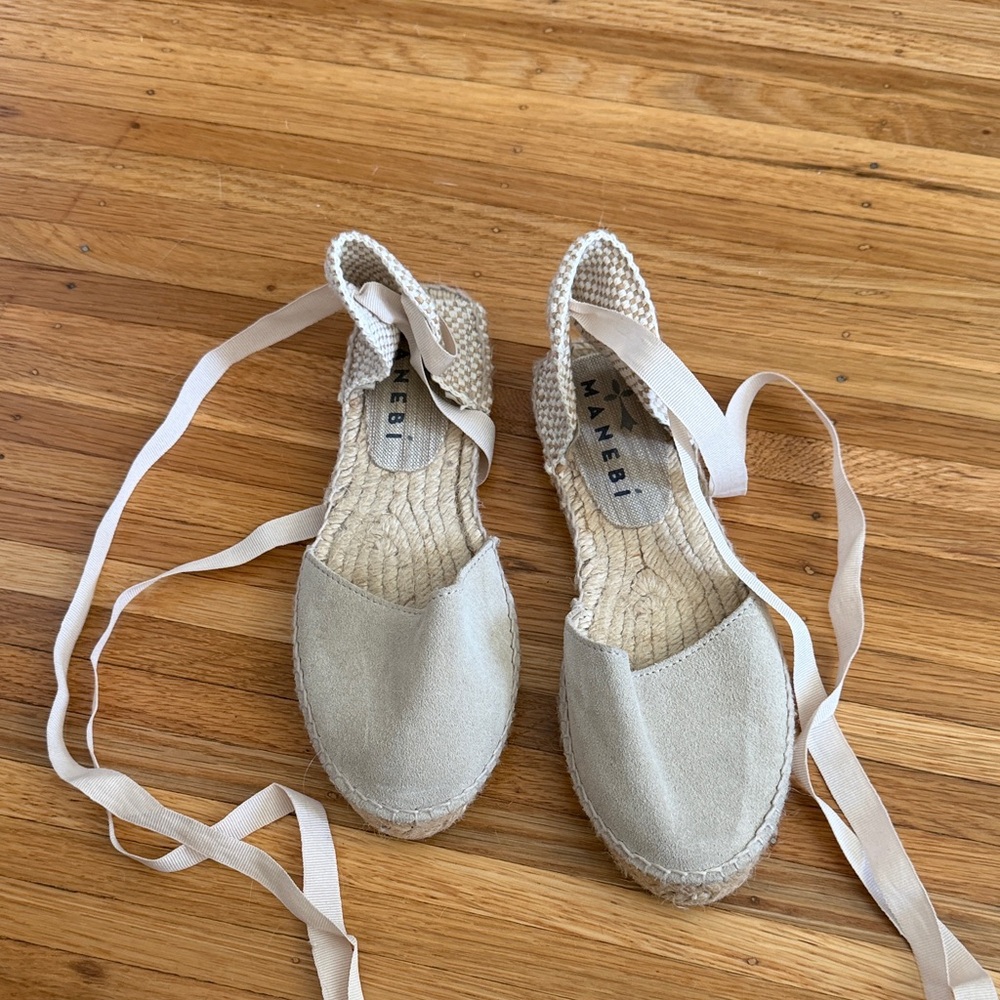 Manebi cream flats